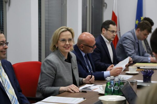 Minister Moskwa uczestniczyła w posiedzeniu Komitetu Energii i Środowiska FPP