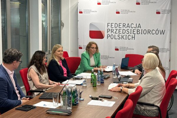 Zatrudnianie osób z niepełnosprawnościami – praktyka, wyzwania i kierunki zmian.